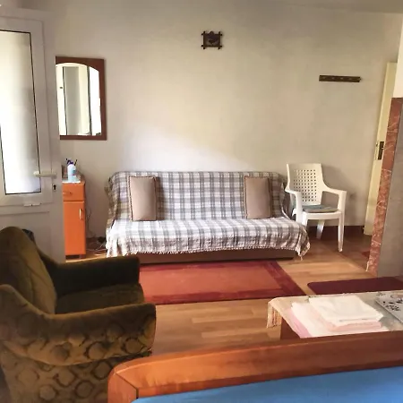 Apartment In Town Center Vis