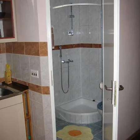 Apartment In Town Center Vis