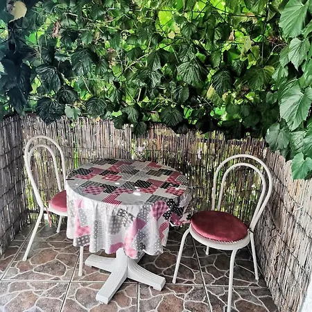 In Town Center Apartment Vis